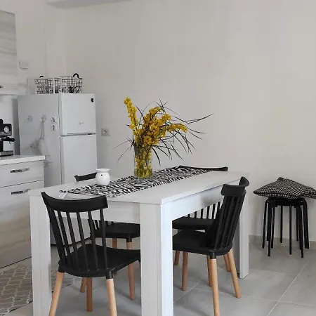 Apartamento U' Cortilettu 1o Piano - The Courtyard By The Seaside Calasetta